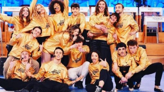 Amici 2023 registrazione prima puntata serale: Ndg a rischio, Elodie e Lda papabili ospiti.