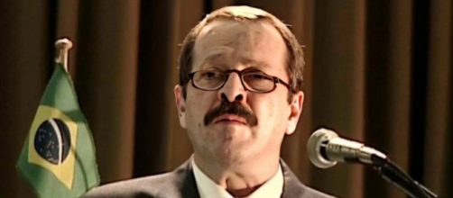 Em 'O Rei do Gado', Caxias toma decis&otilde;es dr&aacute;sticas (Reprodu&ccedil;&atilde;o/TV Globo)