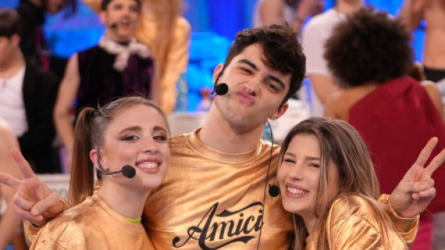 Serale di Amici, retroscena prima puntata: almeno due allievi torneranno a casa.