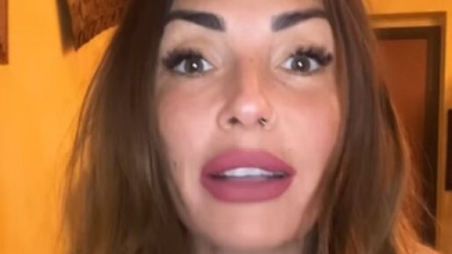 Uomini e donne, Ida Platano perde le staffe: 'Non mi toccate mio figlio, siete uno schifo'.