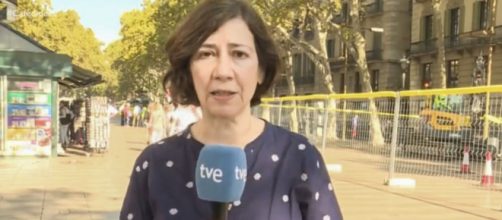 M&agrave;ria S&aacute;nchez, la destacada periodista durante una cobertura en exteriores (Captura RTVE)