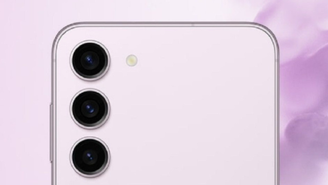 Le Samsung Galaxy S23 FE sera &eacute;quip&eacute; de trois appareils photo (Screenshoot Twitter @TheGalox_)