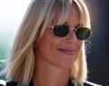 Moda e outfit, tendenze primavera 2023: i jeans flared di Federica Pellegrini e il trench