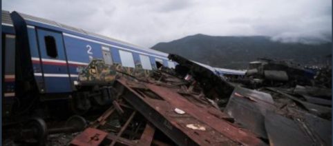 Accident de train meurtrier en Grèce : déjà 42 morts et 85 blessés recensés, un ministre démissionne