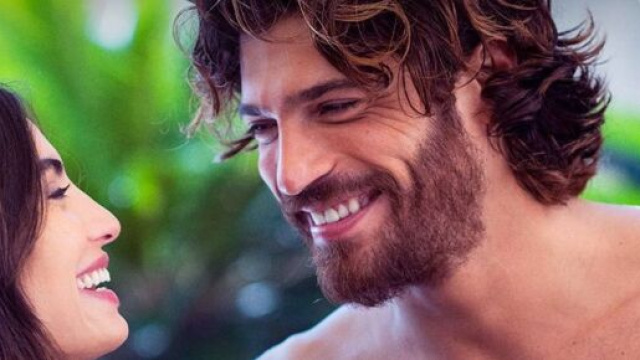 Viola Come Il Mare arriva su Netflix e piovono polemiche sui social: 'Che schifezza'.