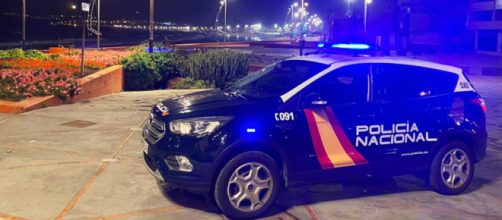 Los agentes de la Polic&iacute;a Nacional se desplazaron hasta el centro de salud (Twitter, policia)