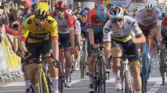 Ciclismo, la vittoria di Primoz Roglic nella prima tappa della Volta Catalunya