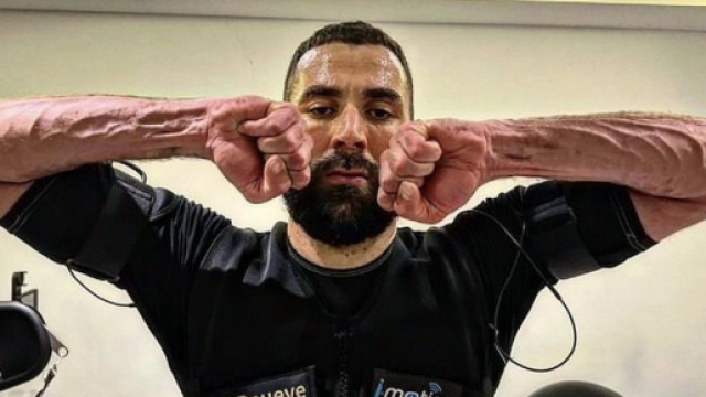 Karim Benzema est plus actif sur les r&eacute;seaux que sur le rectangle vert. (Screenshot Twitter @Benzema)