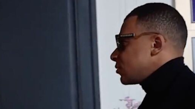 Mbapp&eacute; pr&eacute;sent &agrave; Clairefontaine ce lundi avec l'&eacute;quipe de France (screenshot Twitter - @equipedefrance)