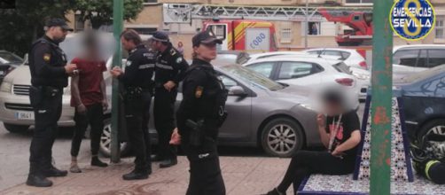 La mujer detenida tras el incendio en un piso en Sevilla result&oacute; ser la madre de la menor herida (Emergencias Sevilla)