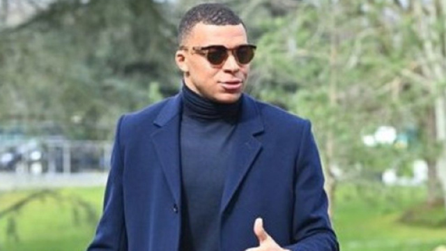 Kylian Mbapp&eacute; &agrave; Clairefontaine (capture Twitter @ActuFoot_)