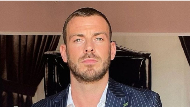 Julien ne semble pas avoir abandonn&eacute; l'id&eacute;e de reconqu&eacute;rir M&eacute;lanie. Source : screenshot Instagram julienbert42