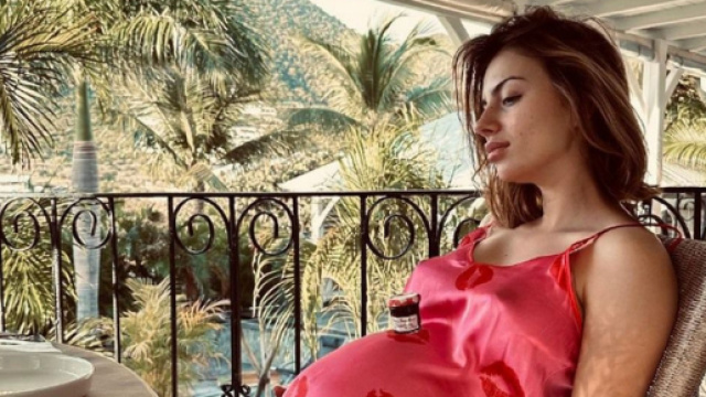 Paga et Greg en guerre &agrave; cause de Giuseppa ? Elle se d&eacute;fend et revient sur l'histoire du parrain du b&eacute;b&eacute;. Instagram @giuseppacrl