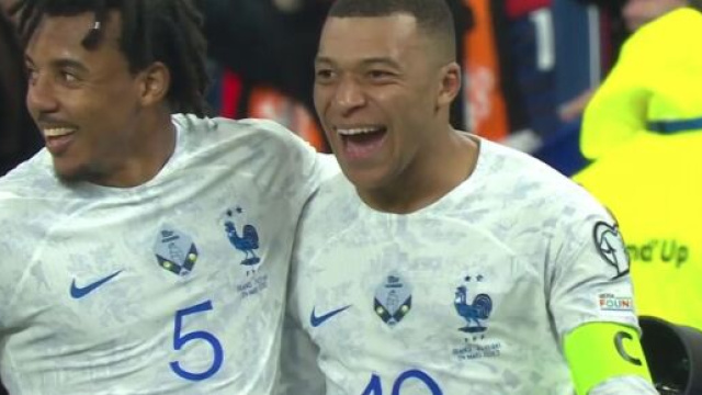 Kylian Mbapp&eacute; et les Bleus ont &eacute;trill&eacute; les Pays-Bas 4 buts &agrave; 0 ce vendredi au Stade de France. (sceenshot Twitter - @TF1)