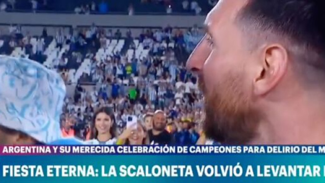 Leo Messi c&eacute;l&eacute;br&eacute; avec l'Argentine face au Panama. (screenshot Twitter - @GFFN)