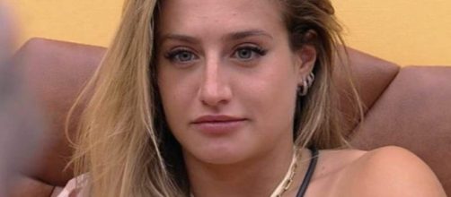 Larissa explica para Bruna que Ricardo escolheu quem nunca havia recebido o Castigo do Monstro (Reprodu&ccedil;&atilde;o/TV Globo)