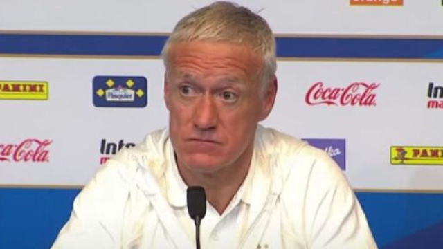 Didier Deschamps en conf&eacute;rence de presse (capture chaine officielle YouTube@'C &agrave; vous')