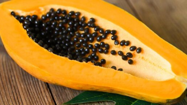 La papaye est un fruit tropical au jus nourrissant (@BigC Studio)