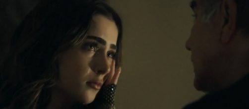 Chiara est&aacute; inconformada com gravidez em 'Travessia' (Reprodu&ccedil;&atilde;o/TV Globo)