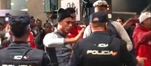 Los agentes de la Polic&iacute;a Nacional arrestaron al portero de la selecci&oacute;n de f&uacute;tbol Per&uacute; (Twitter, ecuadorprensaec)