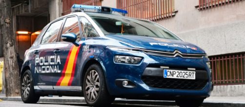 Los agentes de la Polic&iacute;a Nacional trasladaron a los detenidos hasta una dependencia (Twitter, policia)