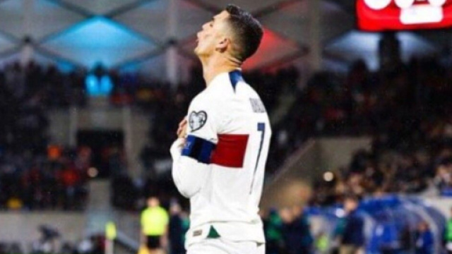 Mesdames et messieurs, le 'sleeping siuuu'. (screenshot twitter @_Nassimhmd)