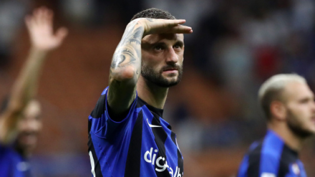 Inter, De Vrij potrebbe rinnovare: con Conte anche Brozovic e Barella potrebbero restare.