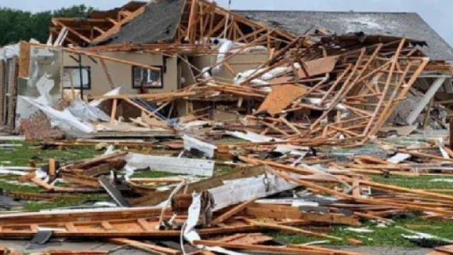 Les d&eacute;g&acirc;ts caus&eacute;s par les tornades dans le Mississippi (Screenshoot Twitter @Manu_Officiel4)