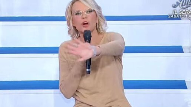 Cambio programmazione Mediaset aprile: Uomini e donne in pausa per Pasqua, Amici prosegue.