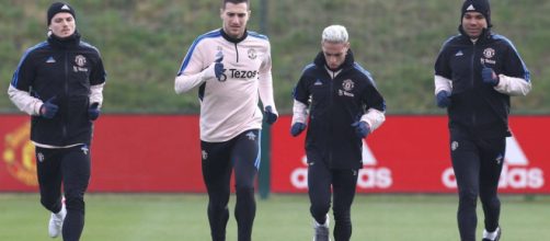 Manchester volta o foco para a Premier League (Reprodu&ccedil;&atilde;o/Twitter/@ManUtd).