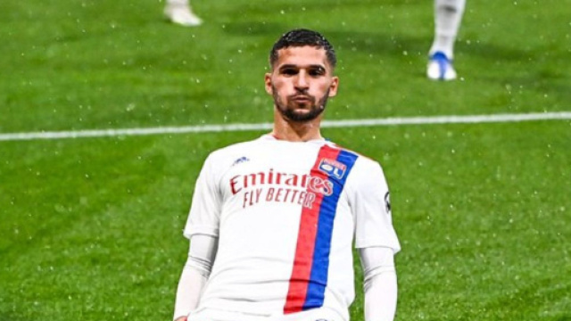 Aouar avec le maillot de l'OL (capture Twitter Actu Foot)