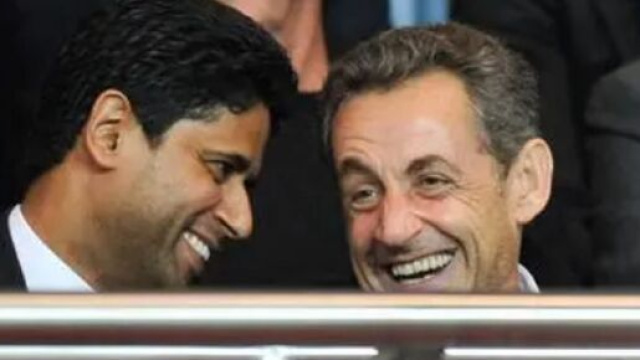 Nasser Al-Khela&iuml;fi et Nicolas Sarkozy au Parc des Princes (capture Twitter Foot01)