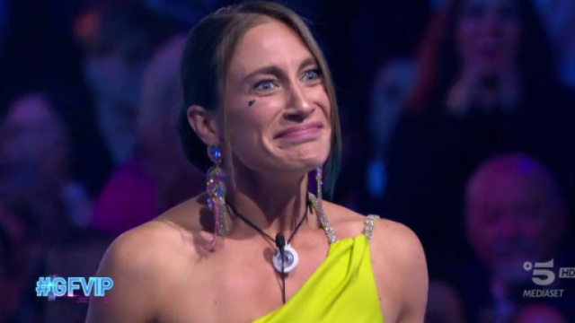 GFVip 7, Nikita potrebbe avere mentito sul rapporto con i genitori (Video).
