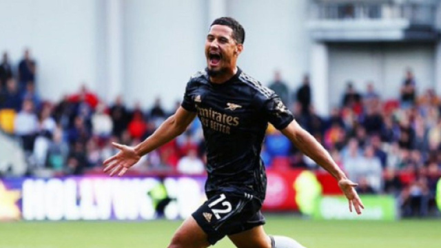 William Saliba sous les couleurs d'Arsenal (capture Twitter Vibes Foot)