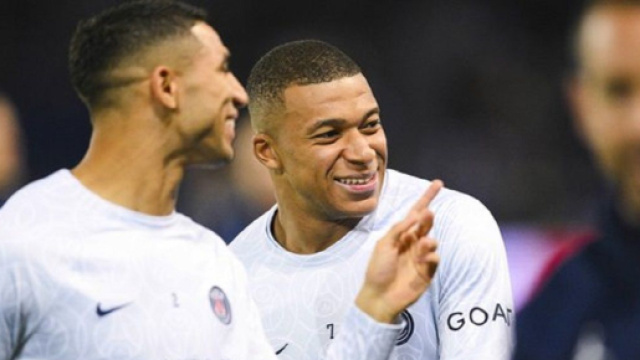 Hakimi et Mbapp&eacute; sous les couleurs du PSG (capture Twitter Foot 365)