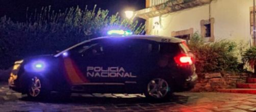 Agentes de la Polic&iacute;a Nacional detuvieron a la pareja acusada de abusar de 120 mujeres (Instagram/policianacional)