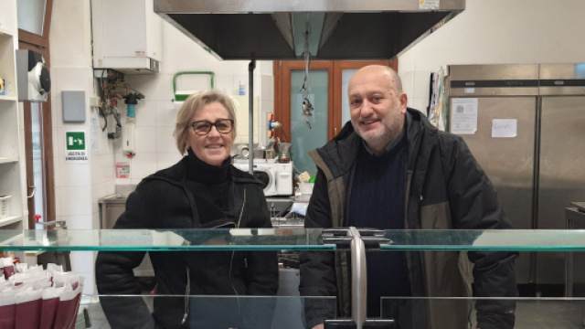 Carlo Garbagnati, presidente di Associazione Incontri e Roberta Trezzani, membro del direttivo e cuoca