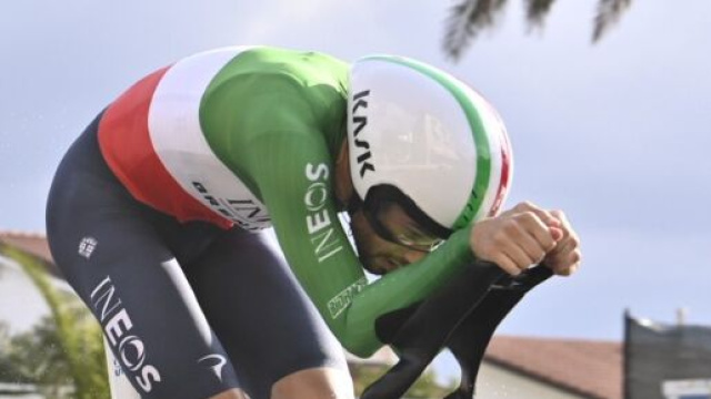 Filippo Ganna impegnato nella cronometro della Tirreno Adriatico.