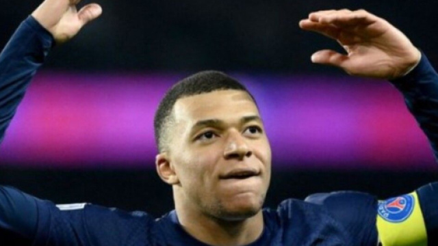 Mbapp&eacute; est c&eacute;l&eacute;br&eacute; par la presse europ&eacute;enne. (screenshot twitter @diarioas)