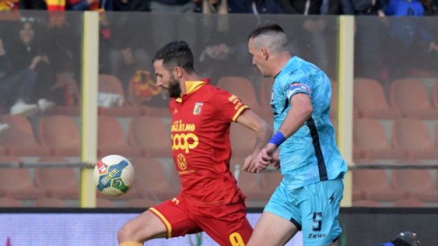 Rivivi il derby Catanzaro-Crotone negli scatti di CalcioCrotone.it ... - calciocrotone.it