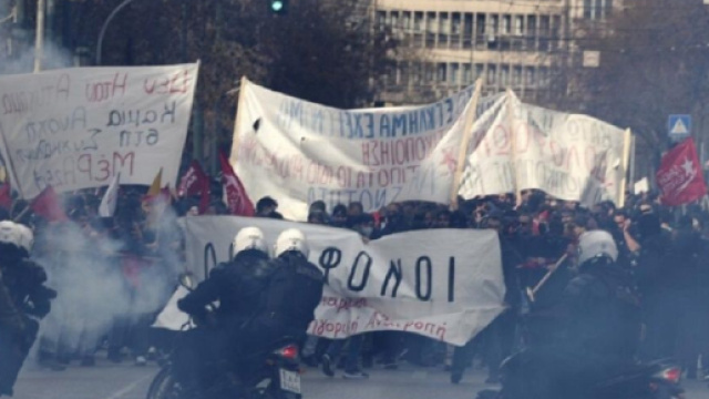 Gr&egrave;ve &agrave; la suite de l'accident de train en Gr&egrave;ce (Screenshoot Twitter @RFI)
