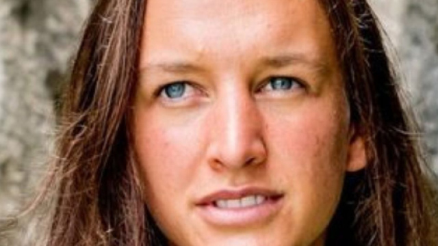 Koh-Lanta 2023 : Helena, victime d'une forme de lynchage de la part de ses co&eacute;quipiers. Source : screenshot Twitter @MaximSOA