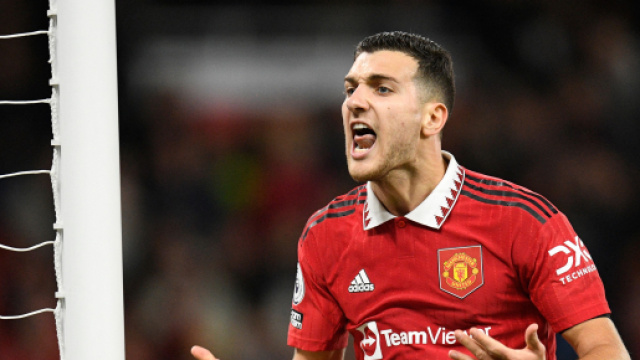 Mercato Inter, idea Dalot per la fascia.