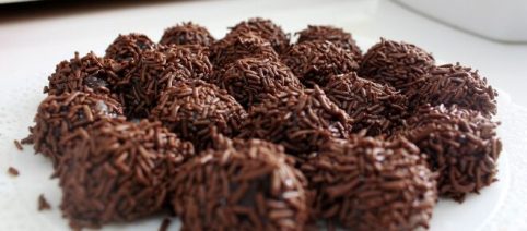 Brigadeiro: receita fácil para fazer o doce mais amado do Brasil em casa
