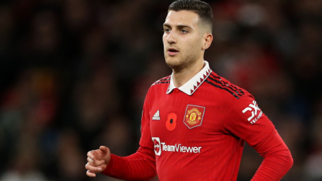 Inter, nel mirino un ex Milan: possibile scambio con lo United tra Dalot e Dumfries