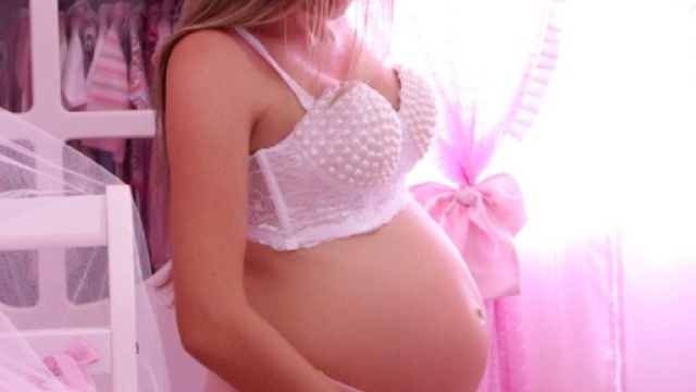 Une maman enceinte (Screenshoot Pixabay @ConexaoCabeca)