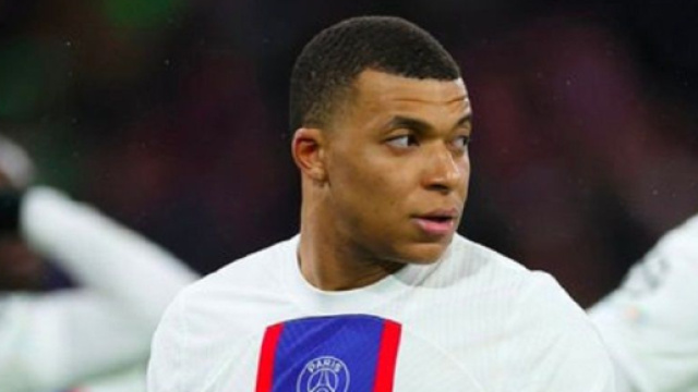 Kylian Mbapp&eacute; sous les couleurs du PSG (capture Twitter @Instant Foot)