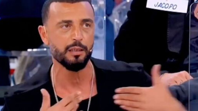 Uomini e donne, Armando rompe il silenzio