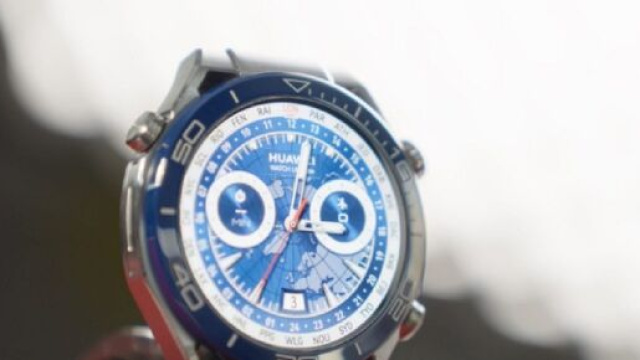 Il existe deux versions, une noire &agrave; 700 euros et une bleue &agrave; 900. (Screenshoot Twitter @TechnopatNet)