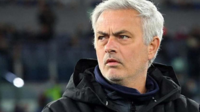 Mourinho: 'Ma siete sicuri che la Juve non abbia 59 punti? Siamo in Italia'.